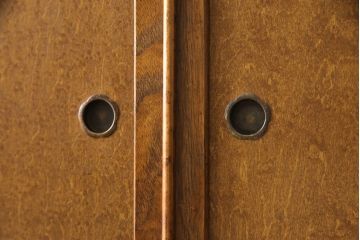 茶棚を綺麗に再生!高品質リペアを施し、元のイメージを損なわないように建具を新規作成し交換。蜜蝋ワックス仕上げに。