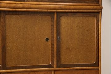 茶棚を綺麗に再生!高品質リペアを施し、元のイメージを損なわないように建具を新規作成し交換。蜜蝋ワックス仕上げに。