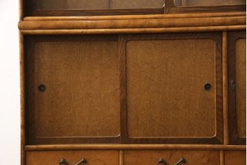 茶棚を綺麗に再生!高品質リペアを施し、元のイメージを損なわないように建具を新規作成し交換。蜜蝋ワックス仕上げに。