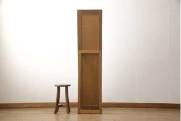 ワードローブを姿見にリメイク!扉部分をフレームにしたスタンド式に加工。