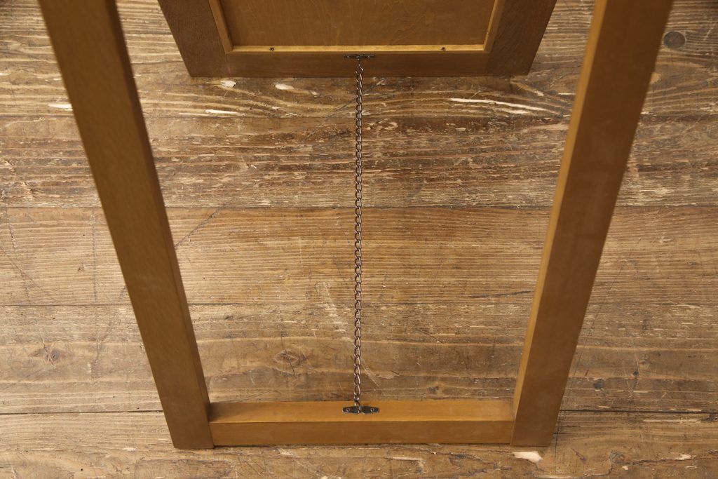 ワードローブを姿見にリメイク!扉部分をフレームにしたスタンド式に加工。