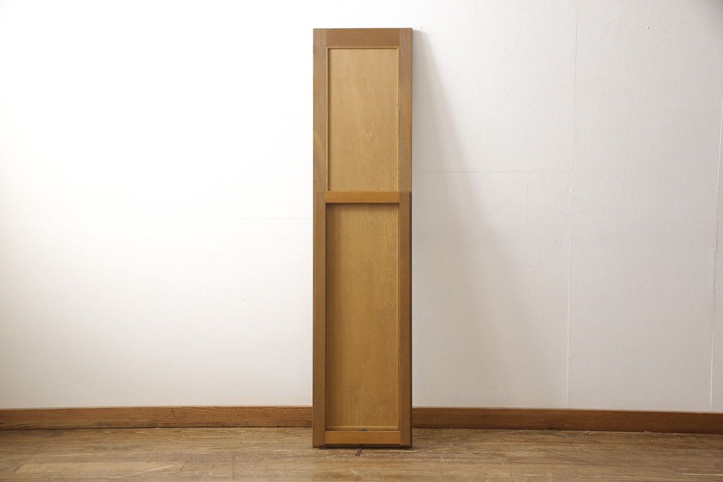 ワードローブを姿見にリメイク!扉部分をフレームにしたスタンド式に加工。