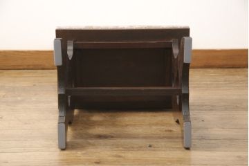 椅子を綺麗に再生!座面のクッション材を交換し、張地を張り替え。元の木色をベースに着色仕上げ。