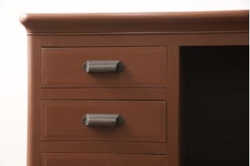 婚礼箪笥をローボードにリメイク!小さな引き出しの上部でカットし、天板を移設。引き出しの右側はオープン仕様に変更。下部は引き出しを撤去し、観音開きの扉を付けた収納に加工。シナモンブラウンにペイント仕上げ。