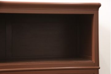 婚礼箪笥をローボードにリメイク!小さな引き出しの上部でカットし、天板を移設。引き出しの右側はオープン仕様に変更。下部は引き出しを撤去し、観音開きの扉を付けた収納に加工。シナモンブラウンにペイント仕上げ。