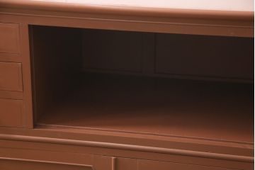 婚礼箪笥をローボードにリメイク!小さな引き出しの上部でカットし、天板を移設。引き出しの右側はオープン仕様に変更。下部は引き出しを撤去し、観音開きの扉を付けた収納に加工。シナモンブラウンにペイント仕上げ。