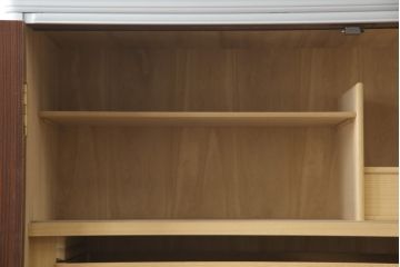 洋服箪笥をペイントリメイク!高品質リペアを施し、扉と引き出しの取っ手を交換。外側のみブルーグレーにペイント仕上げ。