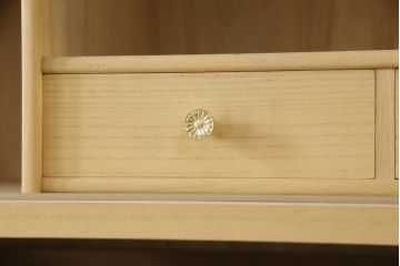 洋服箪笥をペイントリメイク!高品質リペアを施し、扉と引き出しの取っ手を交換。外側のみブルーグレーにペイント仕上げ。