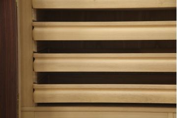 洋服箪笥をペイントリメイク!高品質リペアを施し、扉と引き出しの取っ手を交換。外側のみブルーグレーにペイント仕上げ。