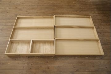 洋服箪笥をペイントリメイク!高品質リペアを施し、扉と引き出しの取っ手を交換。外側のみブルーグレーにペイント仕上げ。