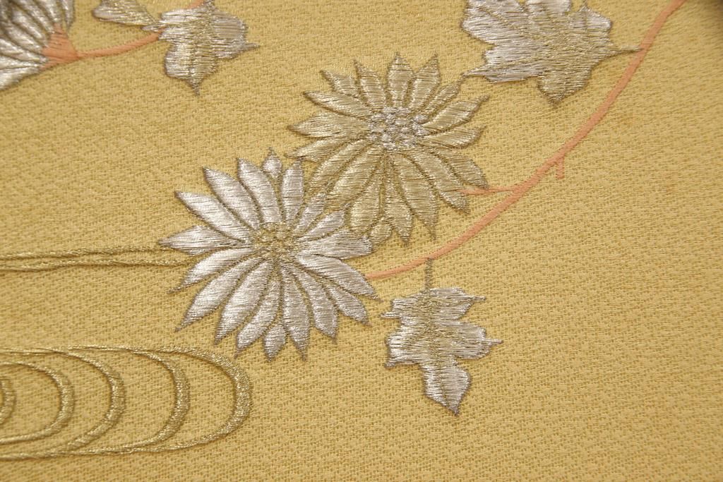 箪笥を綺麗に再生!高品質リペアを施し、天板と足元の幅を中央幅に合わせてカット。