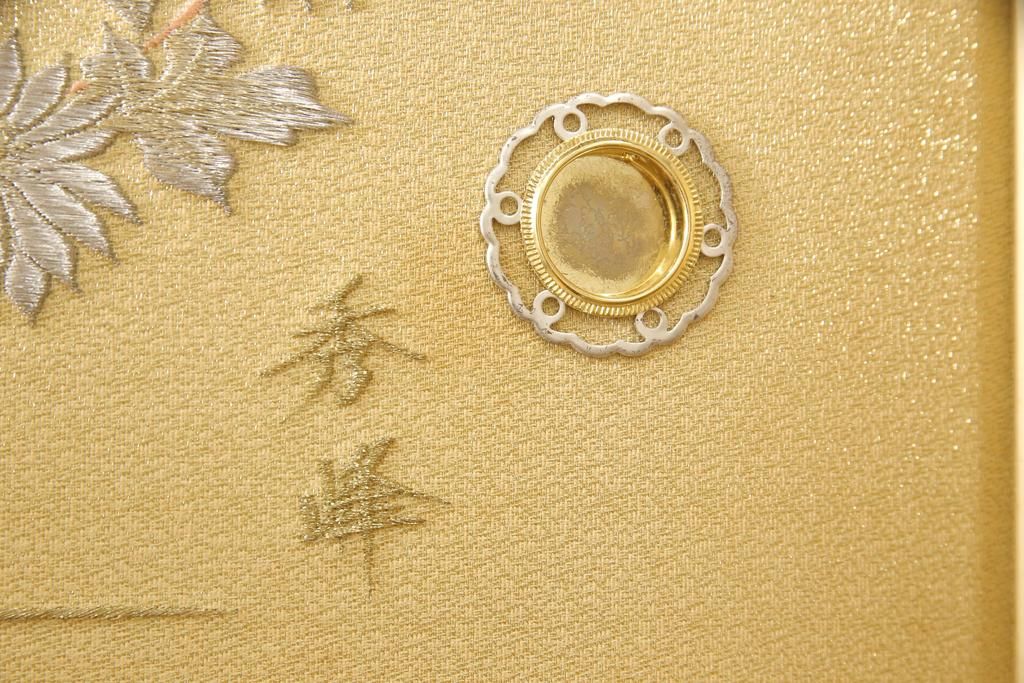 箪笥を綺麗に再生!高品質リペアを施し、天板と足元の幅を中央幅に合わせてカット。