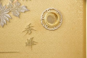 箪笥を綺麗に再生!高品質リペアを施し、天板と足元の幅を中央幅に合わせてカット。