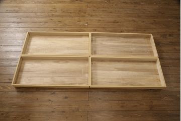 箪笥を綺麗に再生!高品質リペアを施し、天板と足元の幅を中央幅に合わせてカット。