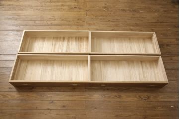 箪笥を綺麗に再生!高品質リペアを施し、天板と足元の幅を中央幅に合わせてカット。