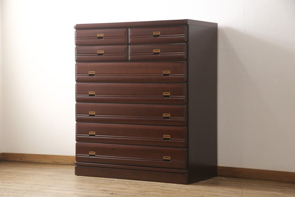 箪笥を綺麗に再生!高品質リペアを施し、本来の色味になるよう仕上げ。