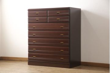 箪笥を綺麗に再生!高品質リペアを施し、本来の色味になるよう仕上げ。