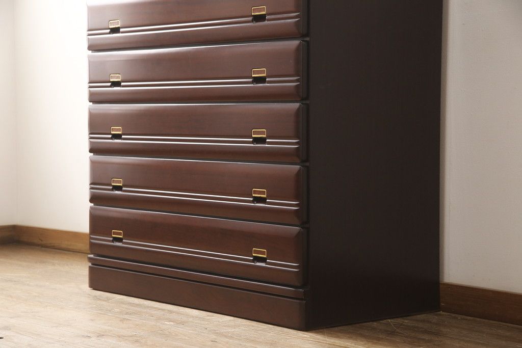 箪笥を綺麗に再生!高品質リペアを施し、本来の色味になるよう仕上げ。