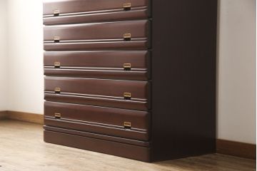 箪笥を綺麗に再生!高品質リペアを施し、本来の色味になるよう仕上げ。