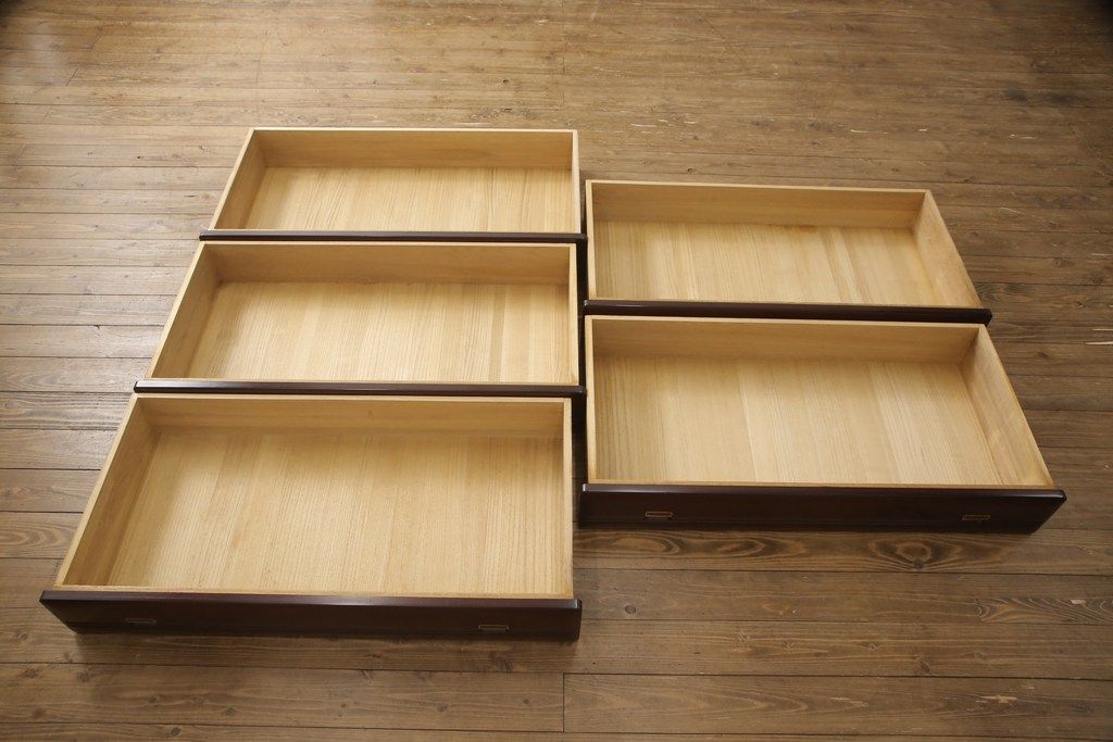 箪笥を綺麗に再生!高品質リペアを施し、本来の色味になるよう仕上げ。