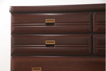 箪笥を綺麗に再生!高品質リペアを施し、本来の色味になるよう仕上げ。