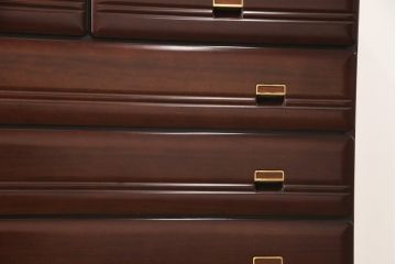 箪笥を綺麗に再生!高品質リペアを施し、本来の色味になるよう仕上げ。