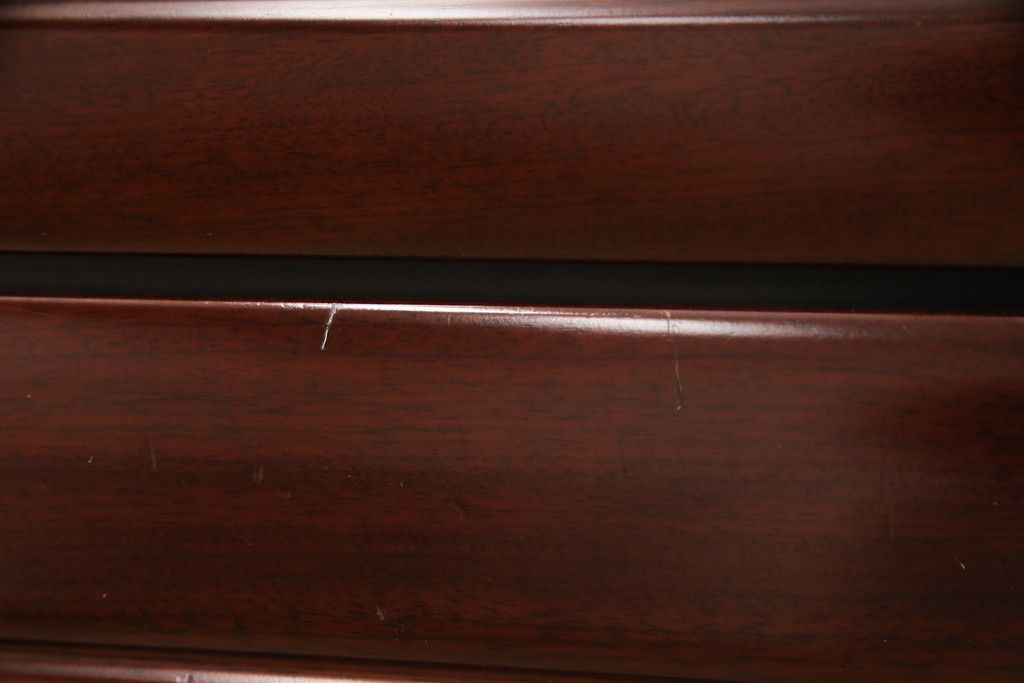 箪笥を綺麗に再生!高品質リペアを施し、本来の色味になるよう仕上げ。