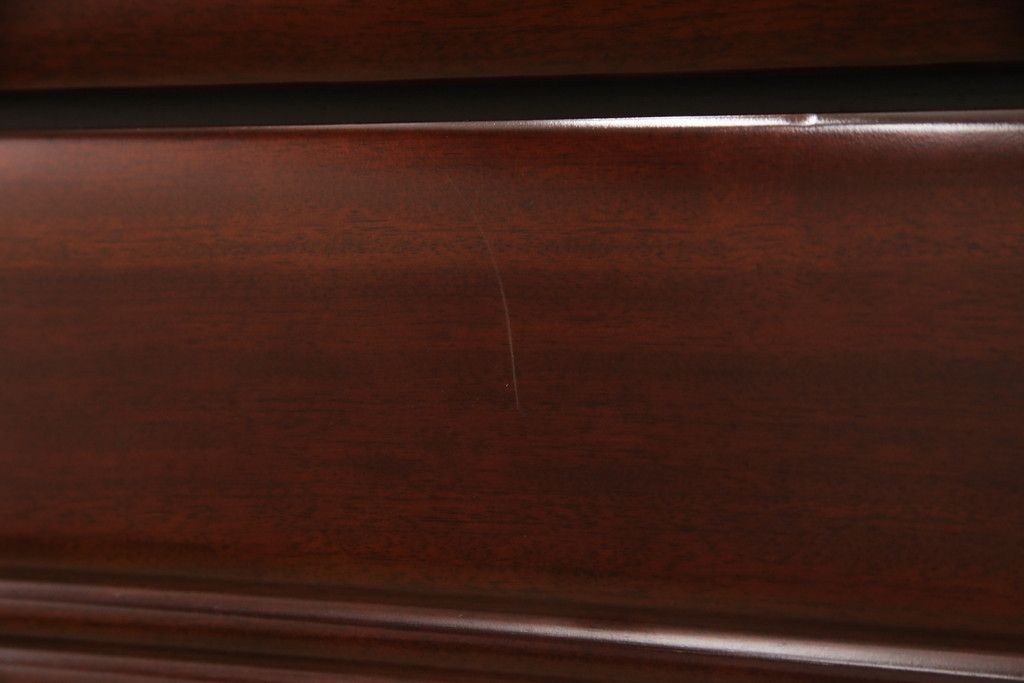 箪笥を綺麗に再生!高品質リペアを施し、本来の色味になるよう仕上げ。