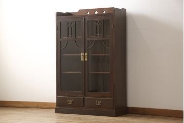 本箱を綺麗に再生!高品質リペアを施し、ガラスの破損部分はクリアガラスに交換。取っ手を交換して、本体の色味に合わせて仕上げ。