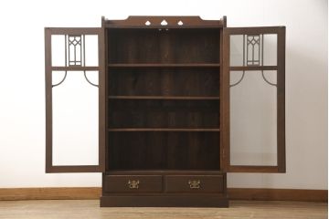 本箱を綺麗に再生!高品質リペアを施し、ガラスの破損部分はクリアガラスに交換。取っ手を交換して、本体の色味に合わせて仕上げ。