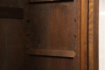 本箱を綺麗に再生!高品質リペアを施し、ガラスの破損部分はクリアガラスに交換。取っ手を交換して、本体の色味に合わせて仕上げ。