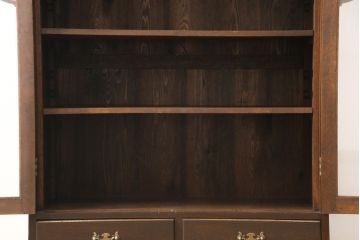 本箱を綺麗に再生!高品質リペアを施し、ガラスの破損部分はクリアガラスに交換。取っ手を交換して、本体の色味に合わせて仕上げ。