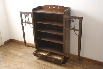 本箱を綺麗に再生!高品質リペアを施し、ガラスの破損部分はクリアガラスに交換。取っ手を交換して、本体の色味に合わせて仕上げ。