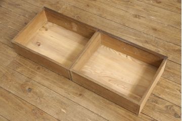 本箱を綺麗に再生!高品質リペアを施し、ガラスの破損部分はクリアガラスに交換。取っ手を交換して、本体の色味に合わせて仕上げ。