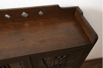 本箱を綺麗に再生!高品質リペアを施し、ガラスの破損部分はクリアガラスに交換。取っ手を交換して、本体の色味に合わせて仕上げ。