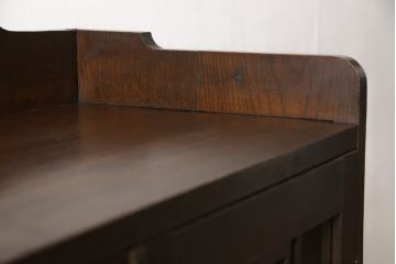 本箱を綺麗に再生!高品質リペアを施し、ガラスの破損部分はクリアガラスに交換。取っ手を交換して、本体の色味に合わせて仕上げ。