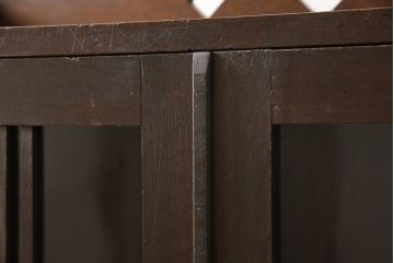 本箱を綺麗に再生!高品質リペアを施し、ガラスの破損部分はクリアガラスに交換。取っ手を交換して、本体の色味に合わせて仕上げ。