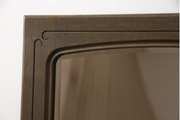 ワードローブの扉をスタンドミラーにリメイク!鏡付きの扉にスタンドを設置。