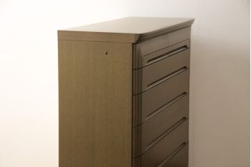 箪笥を小さくリメイク!奥行きを狭くし、新材は元の材に合わせた色味に仕上げ。