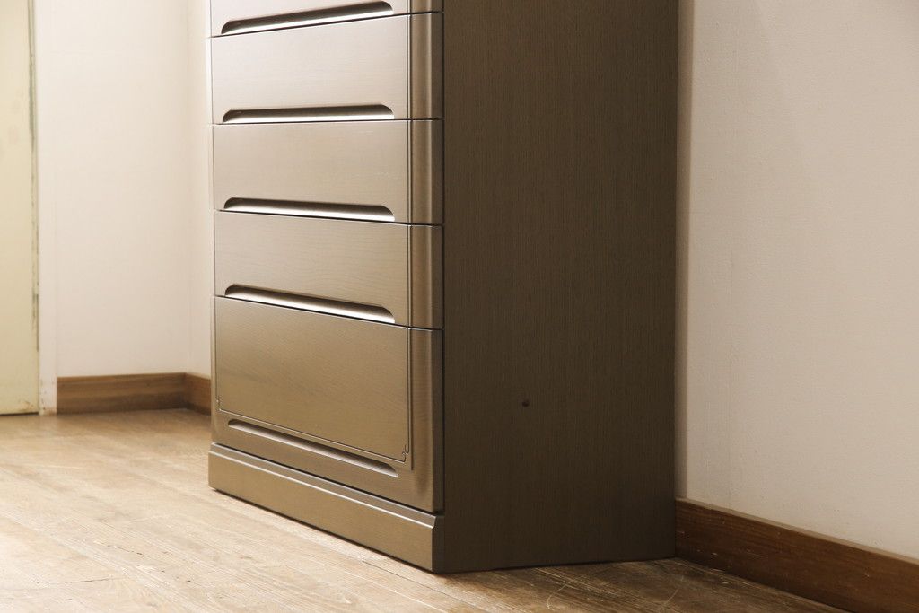 箪笥を小さくリメイク!奥行きを狭くし、新材は元の材に合わせた色味に仕上げ。