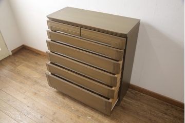 箪笥を小さくリメイク!奥行きを狭くし、新材は元の材に合わせた色味に仕上げ。