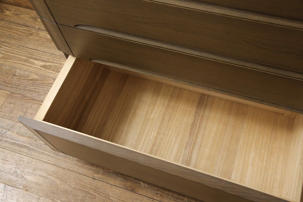 箪笥を小さくリメイク!奥行きを狭くし、新材は元の材に合わせた色味に仕上げ。