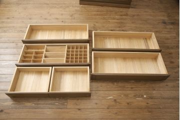 箪笥を小さくリメイク!奥行きを狭くし、新材は元の材に合わせた色味に仕上げ。