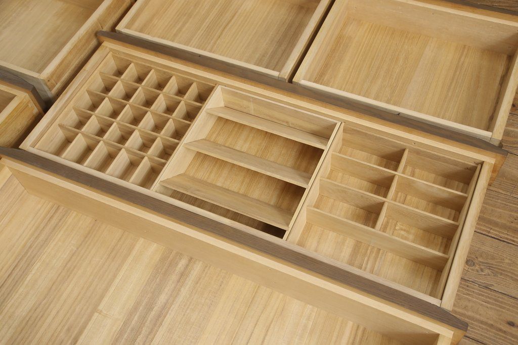 箪笥を小さくリメイク!奥行きを狭くし、新材は元の材に合わせた色味に仕上げ。