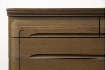 箪笥を小さくリメイク!奥行きを狭くし、新材は元の材に合わせた色味に仕上げ。