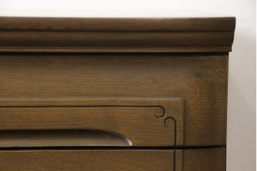 箪笥を小さくリメイク!奥行きを狭くし、新材は元の材に合わせた色味に仕上げ。