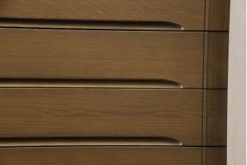 箪笥を小さくリメイク!奥行きを狭くし、新材は元の材に合わせた色味に仕上げ。