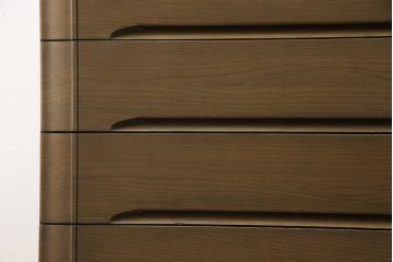 箪笥を小さくリメイク!奥行きを狭くし、新材は元の材に合わせた色味に仕上げ。