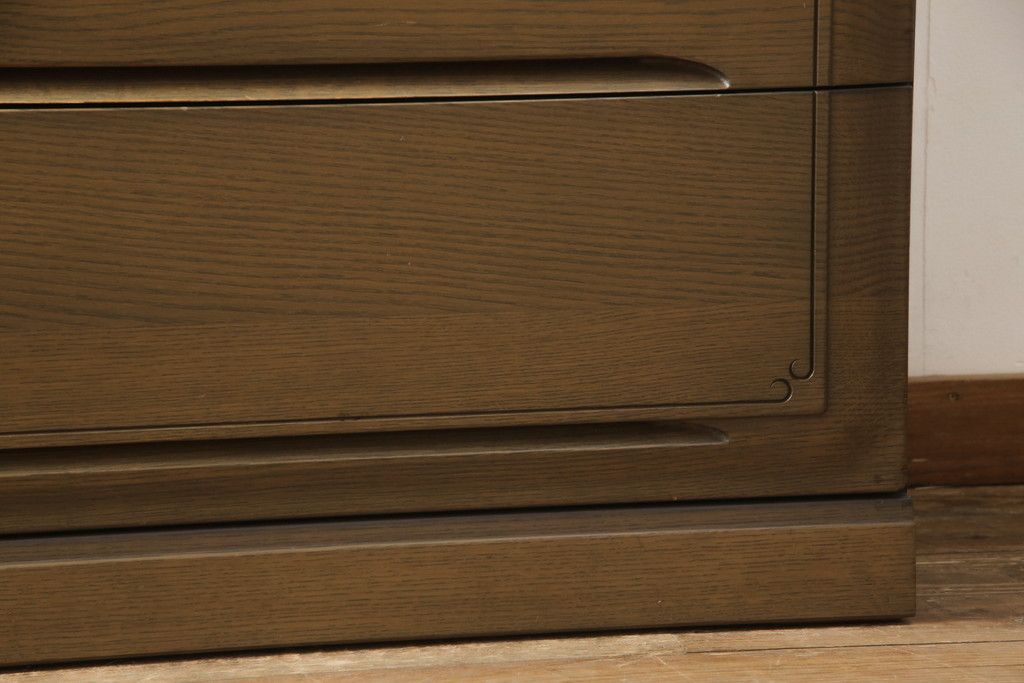 箪笥を小さくリメイク!奥行きを狭くし、新材は元の材に合わせた色味に仕上げ。