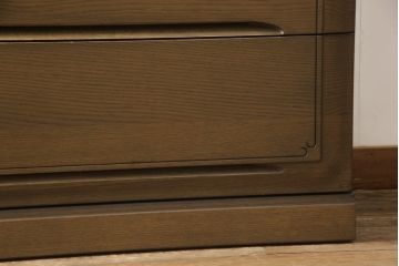 箪笥を小さくリメイク!奥行きを狭くし、新材は元の材に合わせた色味に仕上げ。